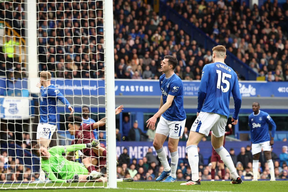 Everton pravi krupne korake i planove, ali van zelenog terena