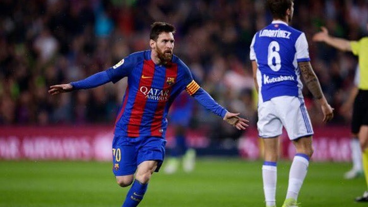 Barcelona drži korak za Realom
