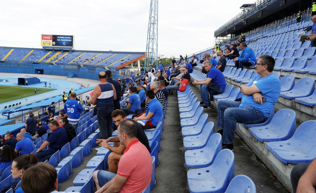 Hajduk zabrinut za svoje navijače zbog Maksimira: "Ozbiljno se narušava sigurnost naših navijača" Hajduk zabrinut za svoje navijače zbog Maksimira: "Ozbiljno se narušava sigurnost naših navijača"
