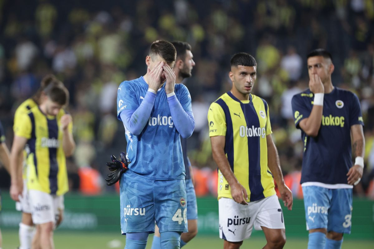Dominik Livaković je prošlost: Srpski 'izdajnik' stiže u Fenerbahce! Dominik Livaković je prošlost: Srpski 'izdajnik' stiže u Fenerbahce!