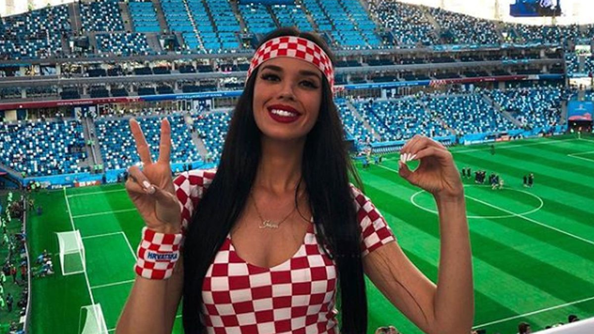 Lijepa hrvatska navijačica se skinula: I u bikiniju uz Vatrene!