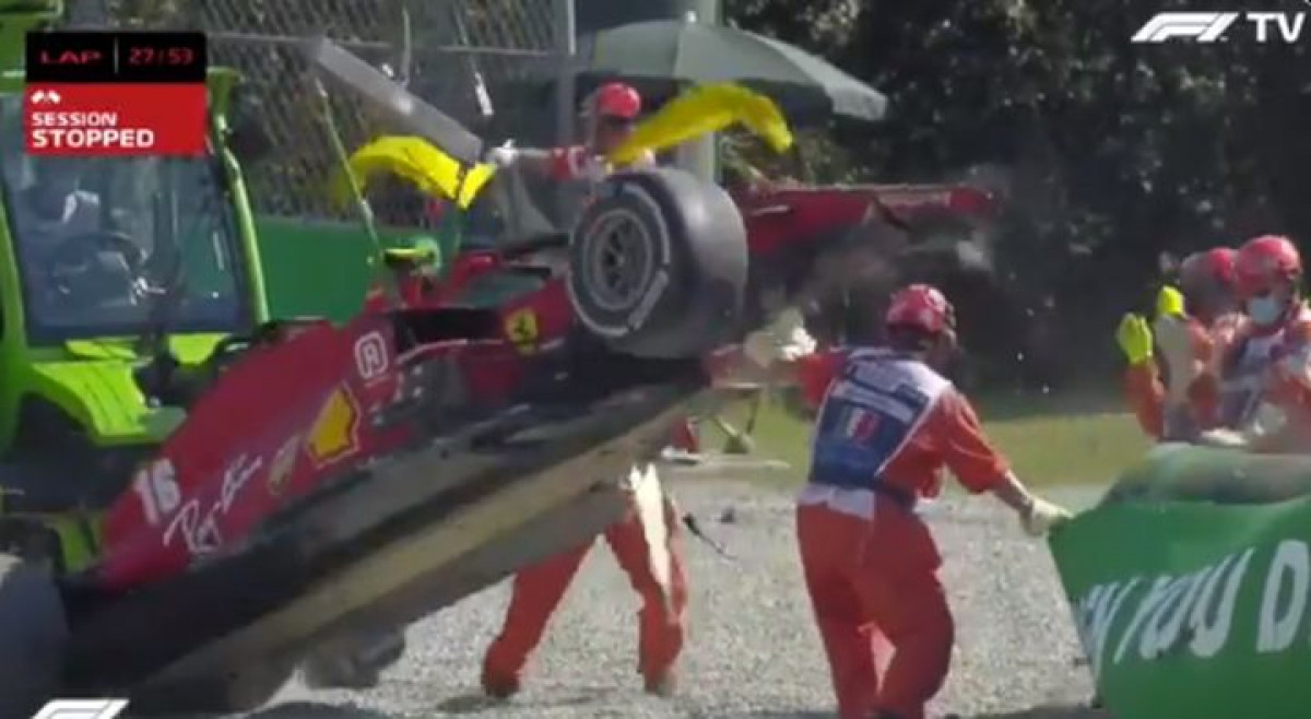 Redari uz dosta sreće izbjegli povrede kada se otkačio bolid Ferrarija