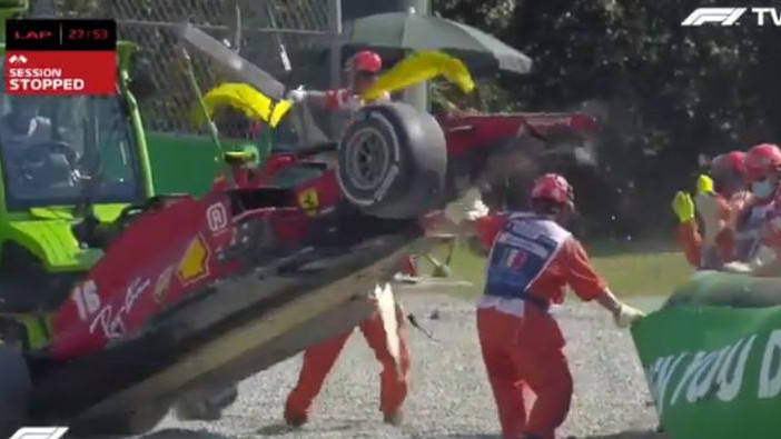 Redari uz dosta sreće izbjegli povrede kada se otkačio bolid Ferrarija