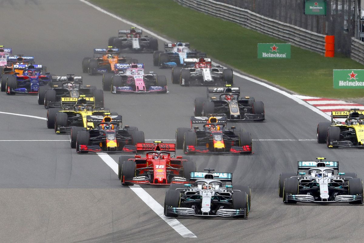 Silovit start Mercedea: Jubilarna 1000. trka Formule 1 pripala Hamiltonu