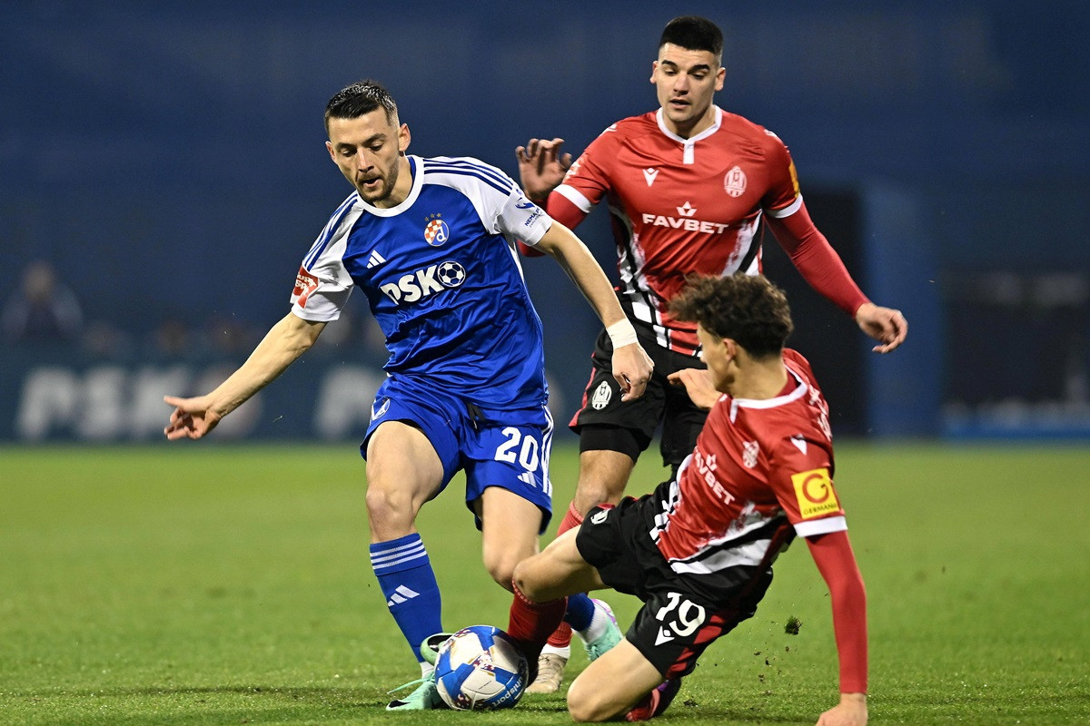Veliki talenat odbio Dinamo - Klub s Maksimira sada podnosi tužbu protiv njegovog oca Veliki talenat odbio Dinamo - Klub s Maksimira sada podnosi tužbu protiv njegovog oca