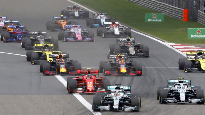 Silovit start Mercedea: Jubilarna 1000. trka Formule 1 pripala Hamiltonu