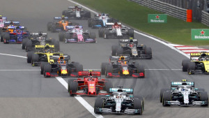 Silovit start Mercedea: Jubilarna 1000. trka Formule 1 pripala Hamiltonu