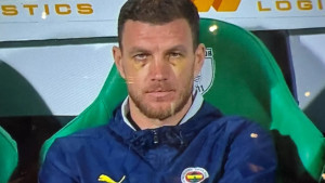 Povrijeđeni Edin Džeko na klupi u istanbulskom derbiju