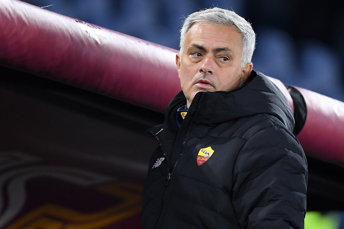 Pokazao dobru stranu: Mourinho oduševio navijača koji je sinoć na Olimpicu doživio srčani udar Pokazao dobru stranu: Mourinho oduševio navijača koji je sinoć na Olimpicu doživio srčani udar