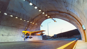 Italijan Dario Costa postao prvi čovjek koji je avionom letio kroz tunel