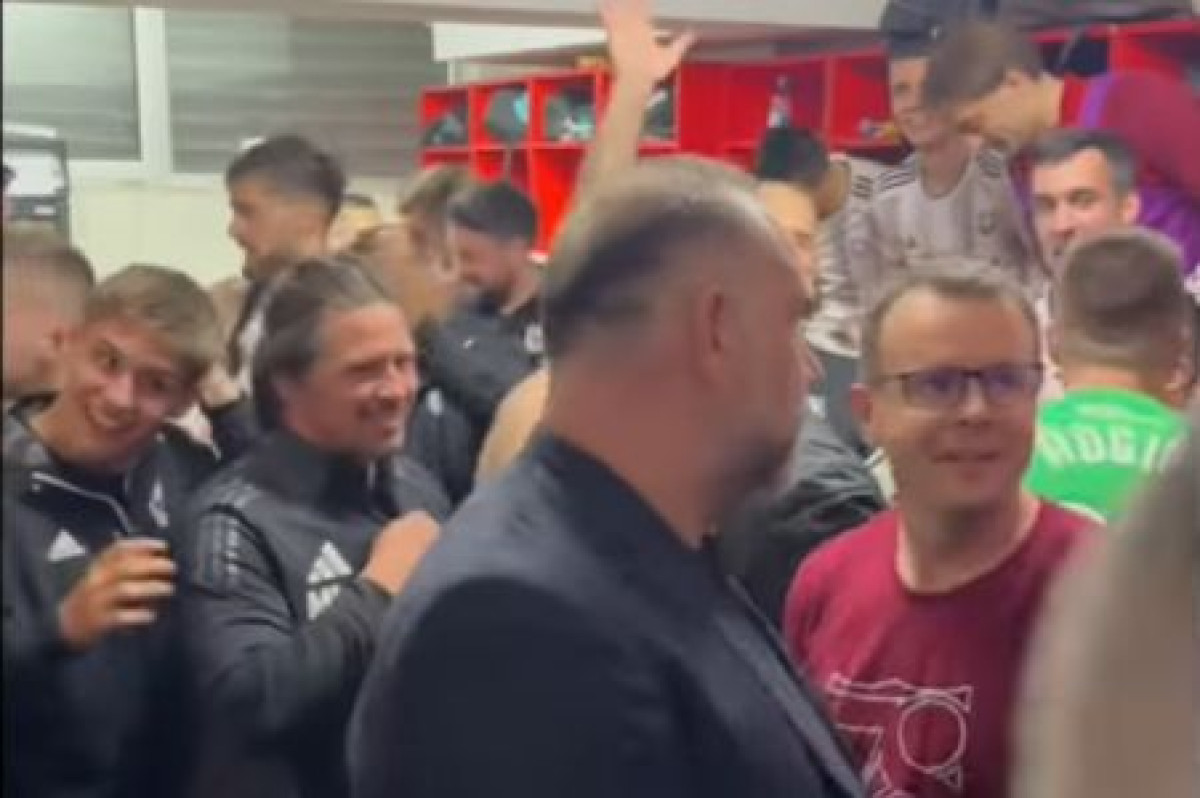U svlačionici Sarajeva glas "pustili" Mirvić i Ibraković: "Kup, kup, kup je naš" U svlačionici Sarajeva glas "pustili" Mirvić i Ibraković: "Kup, kup, kup je naš"