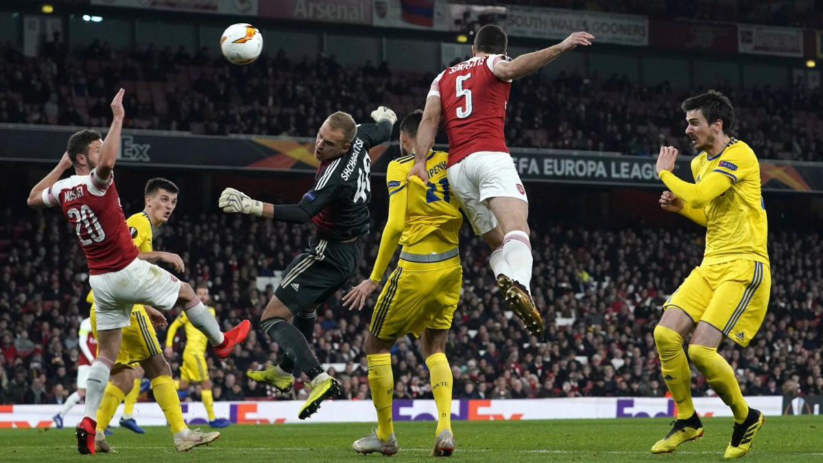 Arsenalovi korneri presudili BATE-u, Napoli rutinski do osmine finala