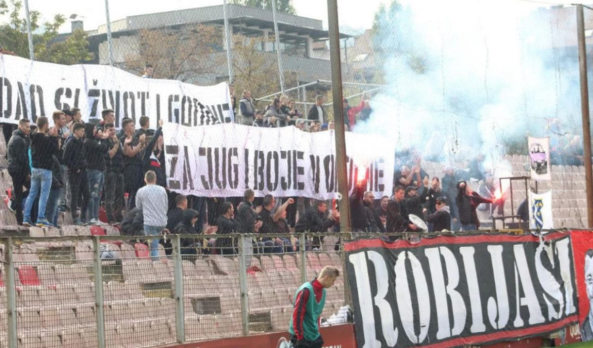 Robijaši obišli doktore i tehničare: "Neka znaju da neko misli na njih" Robijaši obišli doktore i tehničare: "Neka znaju da neko misli na njih"