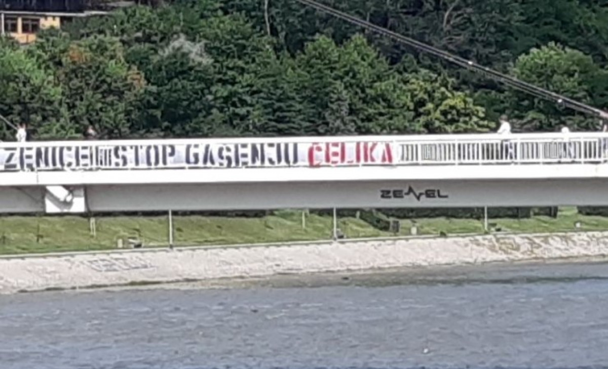 Robijaši transparentom na mostu traže zaustavljanje gašenja NK Čelik