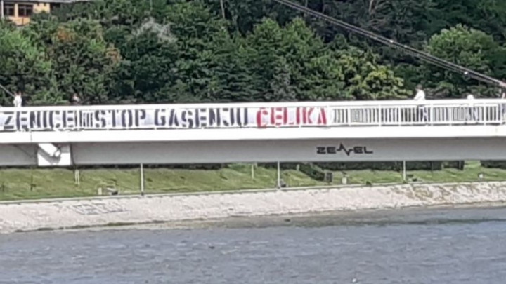 Robijaši transparentom na mostu traže zaustavljanje gašenja NK Čelik