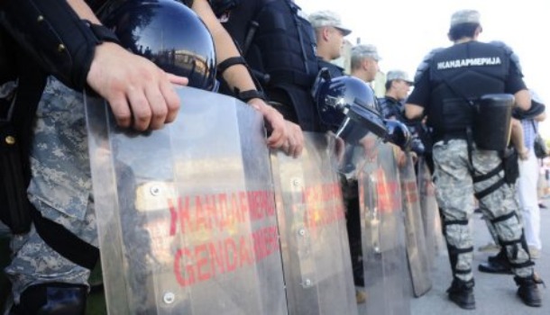 Navijači Zvezde se potukli s policijom u Nišu