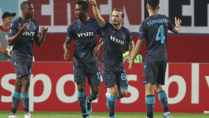 Trabzon preskočio Fener i Bešiktaš, petarda Alanyaspora u Denizliju