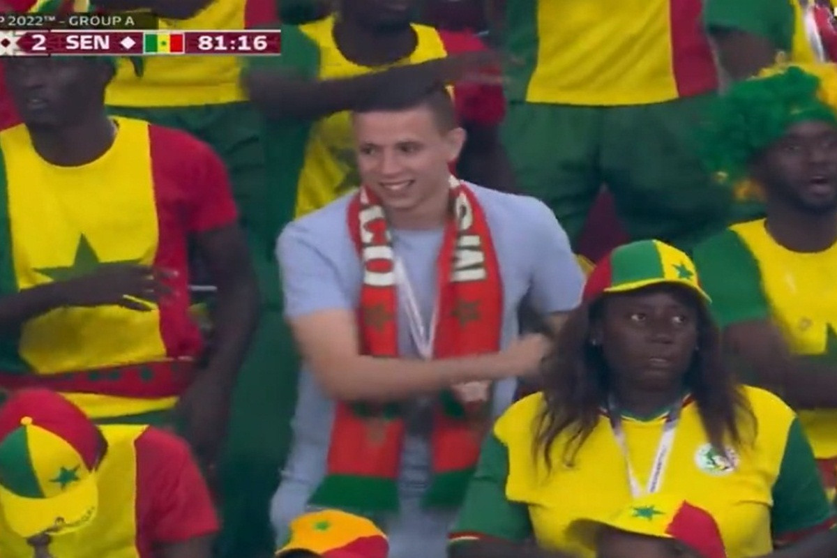 Najljepša scena Svjetskog prvenstva: Navijač rivala zaplesao pobjednički ples sa Senegalcima Najljepša scena Svjetskog prvenstva: Navijač rivala zaplesao pobjednički ples sa Senegalcima