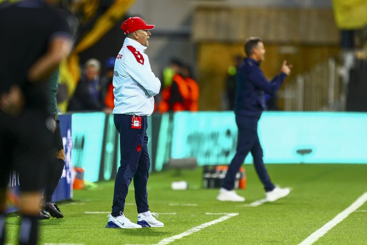 Vladan Milojević nakon poraza Zvezde poludio na pitanje novinara: Ja sam najodgovorniji! Vladan Milojević nakon poraza Zvezde poludio na pitanje novinara: Ja sam najodgovorniji!