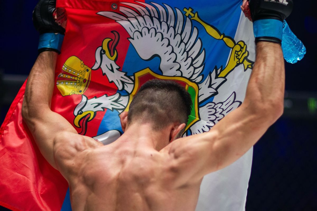 Nerealna slika iz Beograda: Miloš Janičić je Marku Bojkoviću promijenio lični opis! Nerealna slika iz Beograda: Miloš Janičić je Marku Bojkoviću promijenio lični opis!