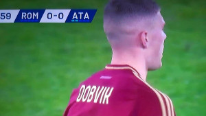 U Romi više ne znaju gdje udaraju: Prezime igrača na dresu oslikava nezapamćenu krizu u Rimu