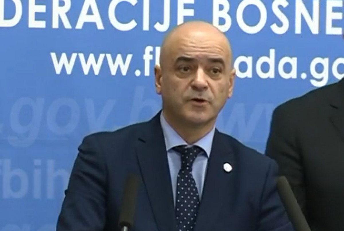 Čerkez nasmijao bh. javnost: Zastave raspršuju virus
