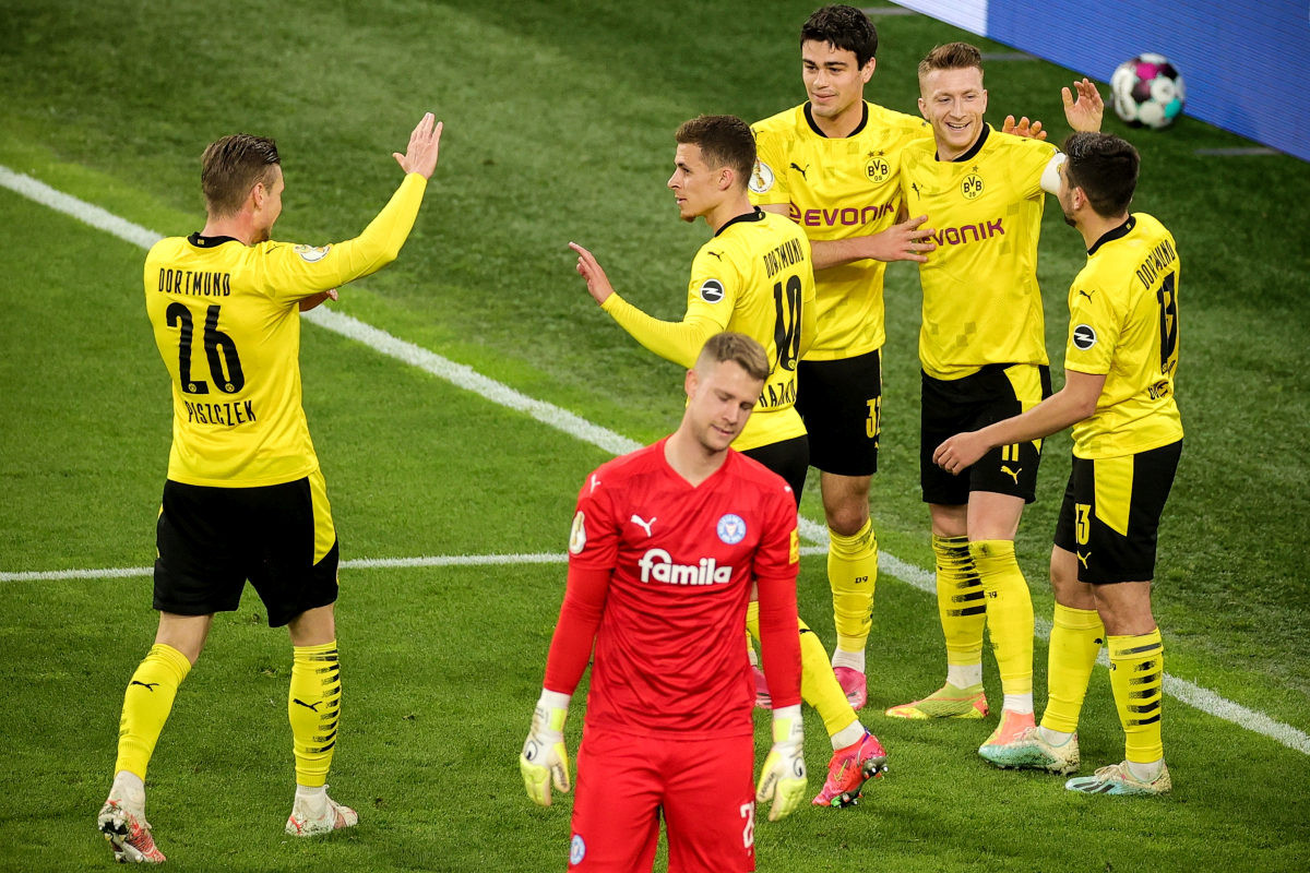 Borussia deklasirala Kiel, s Leipzigom za trofej