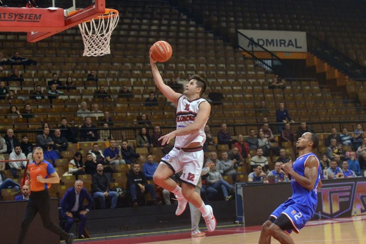 Sani Čampara odveo Slobodu do pobjede protiv Mornara