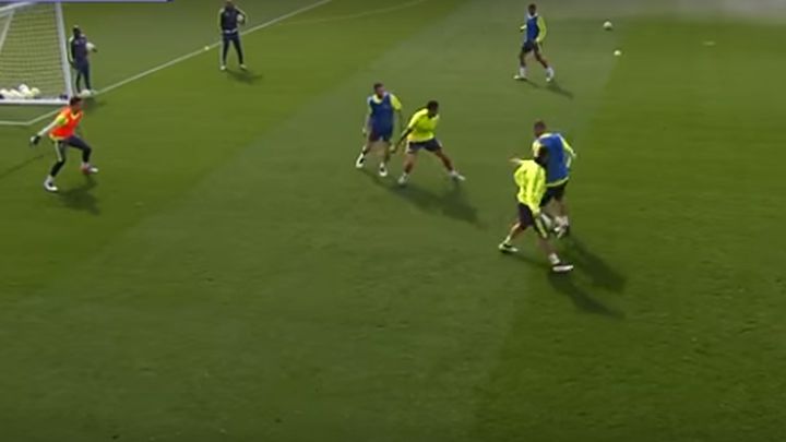Benzemina golčina na treningu Reala u stilu Maradone