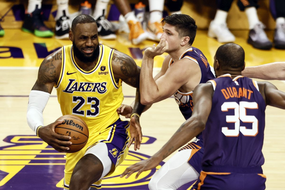 Lakersima derbi protiv Sunsa, ni sjajni Durant nije pomogao Nurkićevoj novoj ekipi
