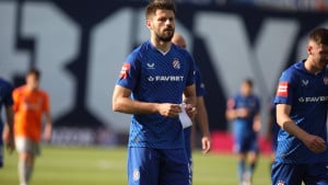 Kad već neće Livaja?! Nazire se novi klub za Petkovića: Europa liga, odlična plaća, pakao na...