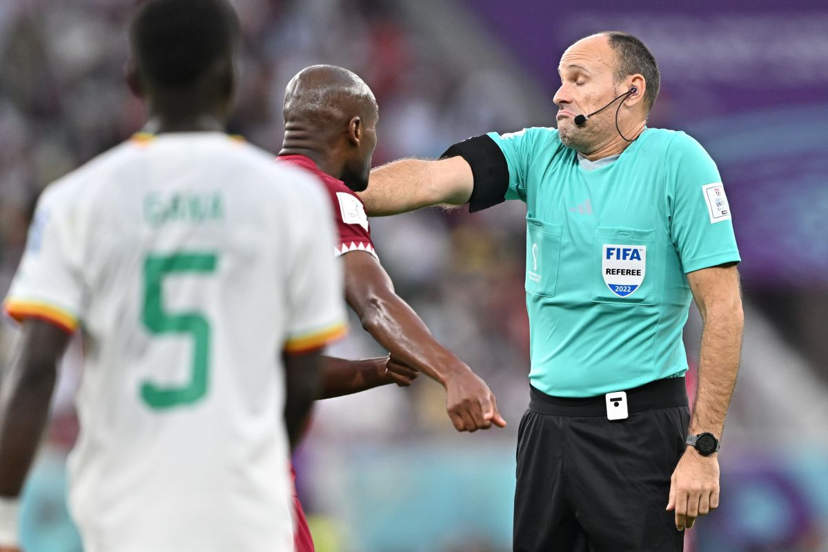 Najgori sudija svijeta ponovo na djelu: Lahoz odlukama uništio katalonski derbi Najgori sudija svijeta ponovo na djelu: Lahoz odlukama uništio katalonski derbi