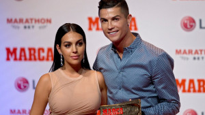 "Bijesni" Ronaldo podijelio fotografiju s Georginom, njena stražnjica privukla svu pozornost
