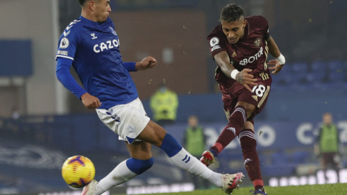 Everton pada, Leeds se diže