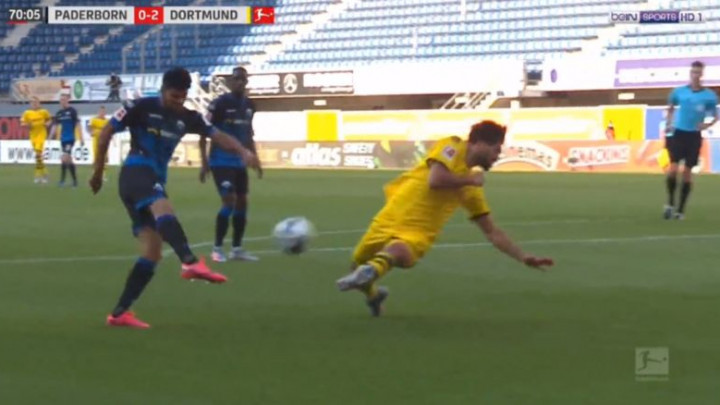 Velika greška sudije umalo koštala Dortmund