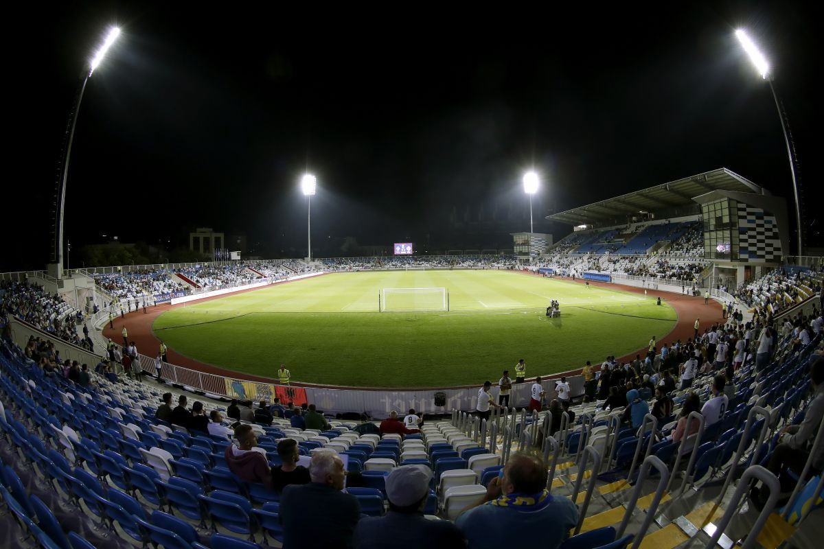 U Srbiji neće biti mira zbog fotografije sa stadiona u Prištini U Srbiji neće biti mira zbog fotografije sa stadiona u Prištini
