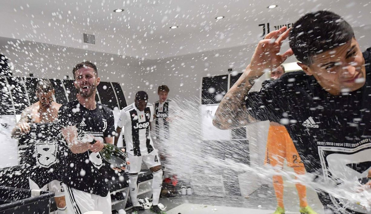  Pjanić "kolovođa": Pogledajte šta su igrači Juventusa uradili svom treneru 