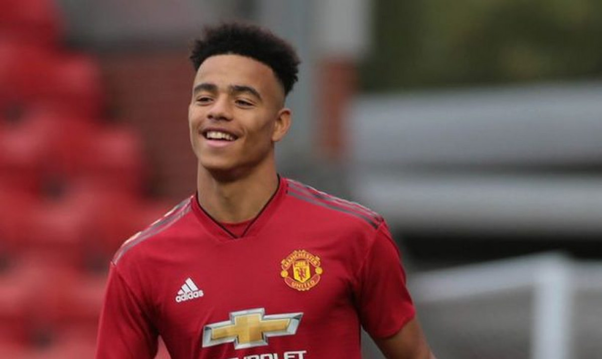 Sedamnaestogodišnjak starta za United i ulazi u historiju