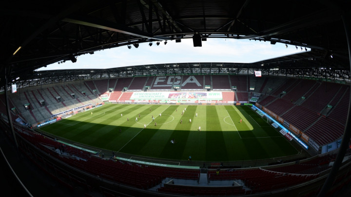Nekako osvanuo transparent na stadionu u Augsburgu, navijači su rekli svoje