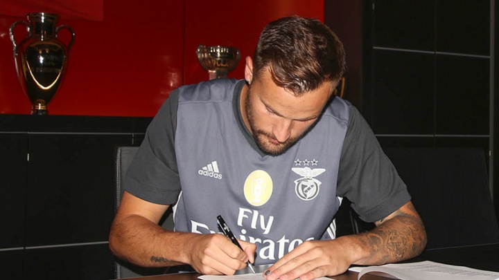 Službeno: Seferović potpisao za Benficu
