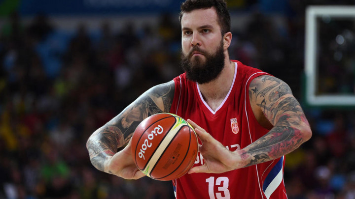 Miroslav Raduljica blizu dresa Virtusa iz Bologne