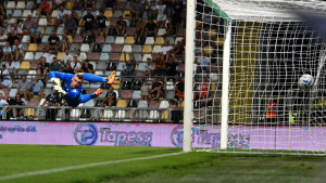 'Zvijer' među stativama Crvene zvezde - Šampion Srbije spremio milionski iznos za sjajnog golmana