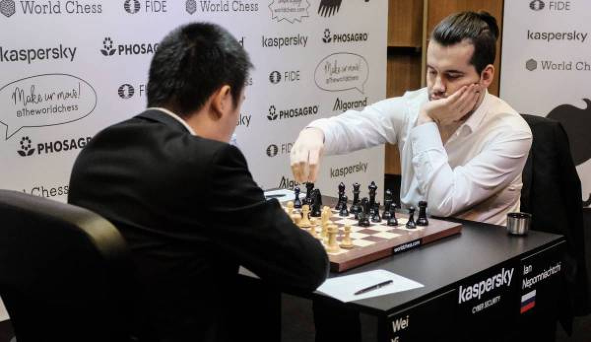 I to se desilo: Carlsen je, ipak, od krvi i mesa, poražen je nakon 125 mečeva I to se desilo: Carlsen je, ipak, od krvi i mesa, poražen je nakon 125 mečeva
