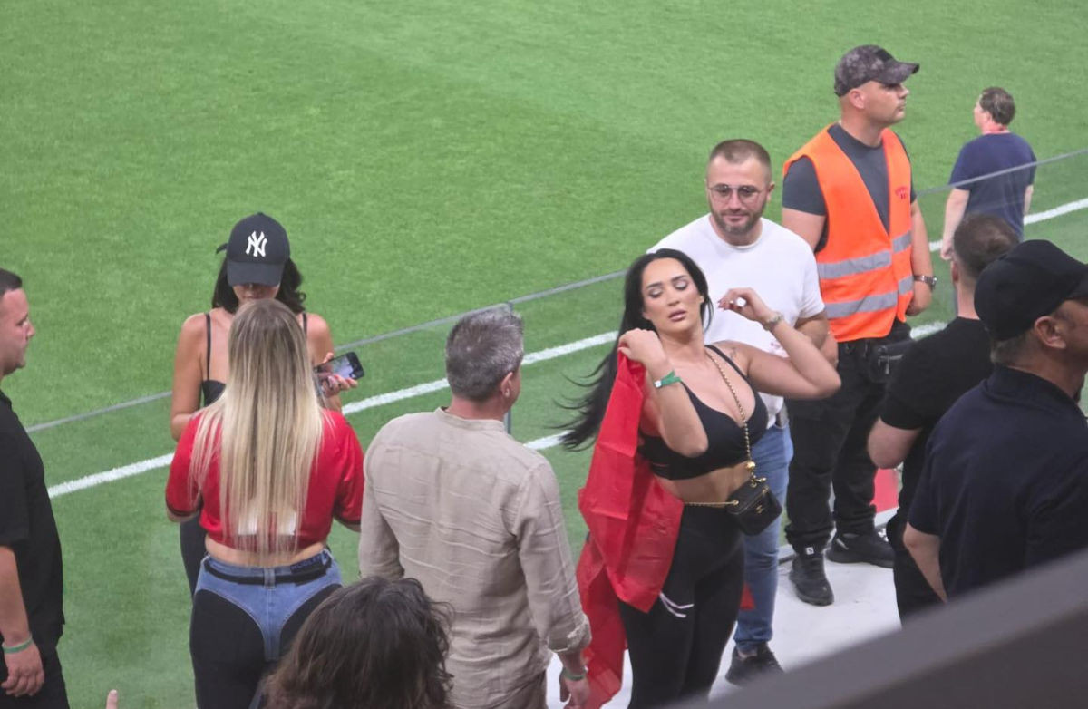 Boli njih briga za fudbalom: Nevjerovatno šta su atraktivne Albanke radila čim je utakmica završila Boli njih briga za fudbalom: Nevjerovatno šta su atraktivne Albanke radila čim je utakmica završila