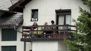 Svi čekaju dolazak bh. zvijezde, a neki sve posmatraju uz kafu sa balkona