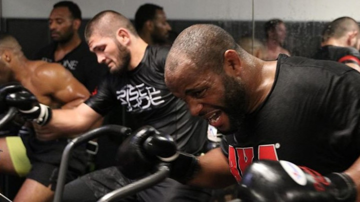 DC iz šampionskih MMA rukavica među kečere?