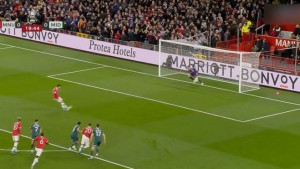 Ronaldo uzeo loptu ispred Fernandesa, pa se obrukao i promašio penal