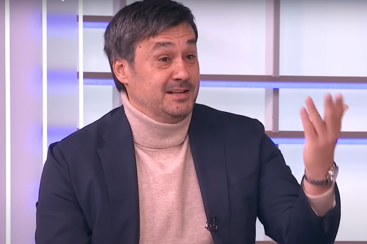 Brutalne reakcije na komentare Radeta Bogdanovića: "Ili je lud ili ima m**a bizona, treće nema" Brutalne reakcije na komentare Radeta Bogdanovića: "Ili je lud ili ima m**a bizona, treće nema"