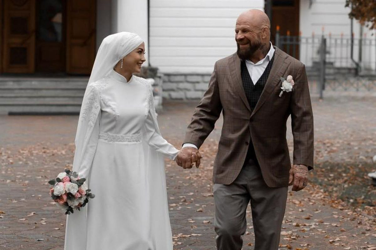 Slavna faca iznenadila sve prelaskom na islam, Amerike se javno odrekao: "Ljudi pate zbog njih"