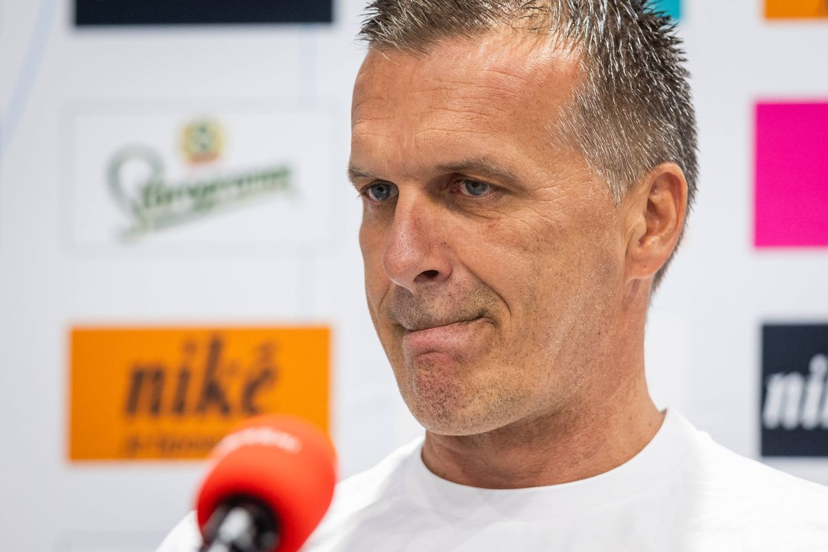 Ivanković preuzeo odgovornost nakon potopa u Bratislavi i poručio: "Ovo je naše realno stanje" Ivanković preuzeo odgovornost nakon potopa u Bratislavi i poručio: "Ovo je naše realno stanje"